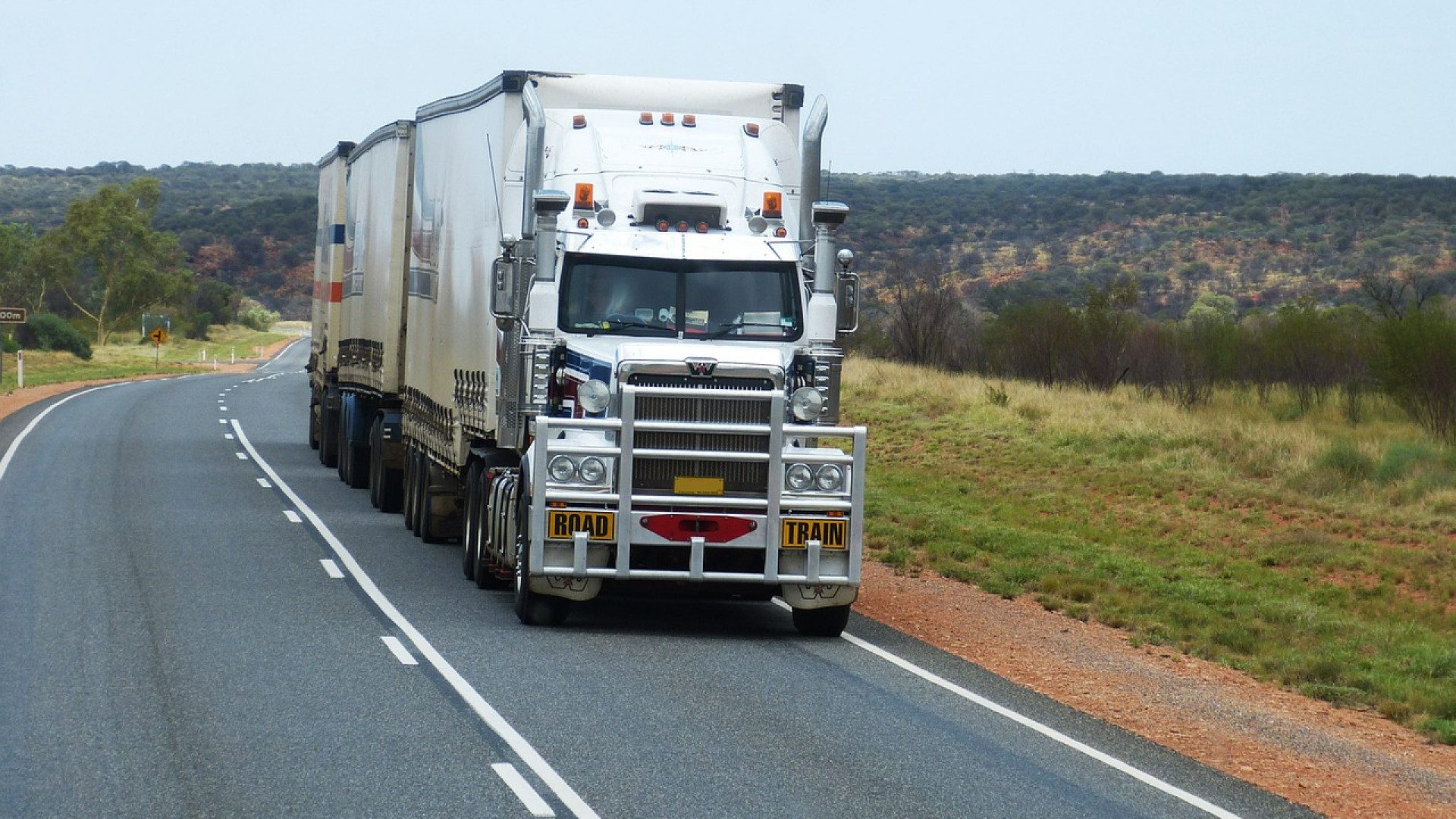 Quelles sont les différences fondamentales entre le transport, la livraison et la logistique ?