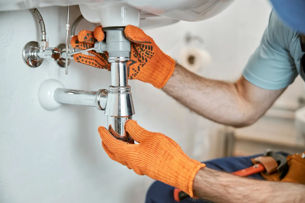 Dépannage plombier : les critères pour joindre le meilleur professionnel en urgence