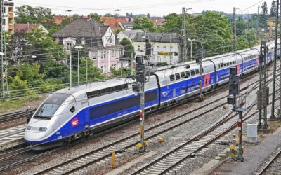 Obnubilé par son mobile, le conducteur loupe la gare du TGV