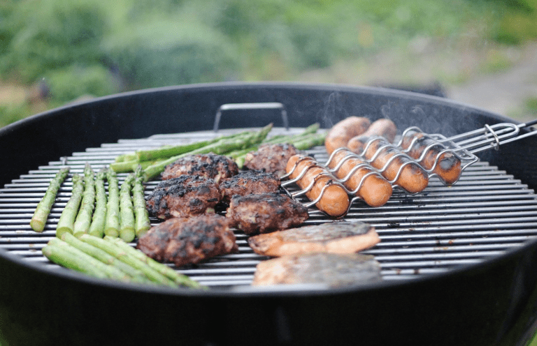 Le barbecue entre amis