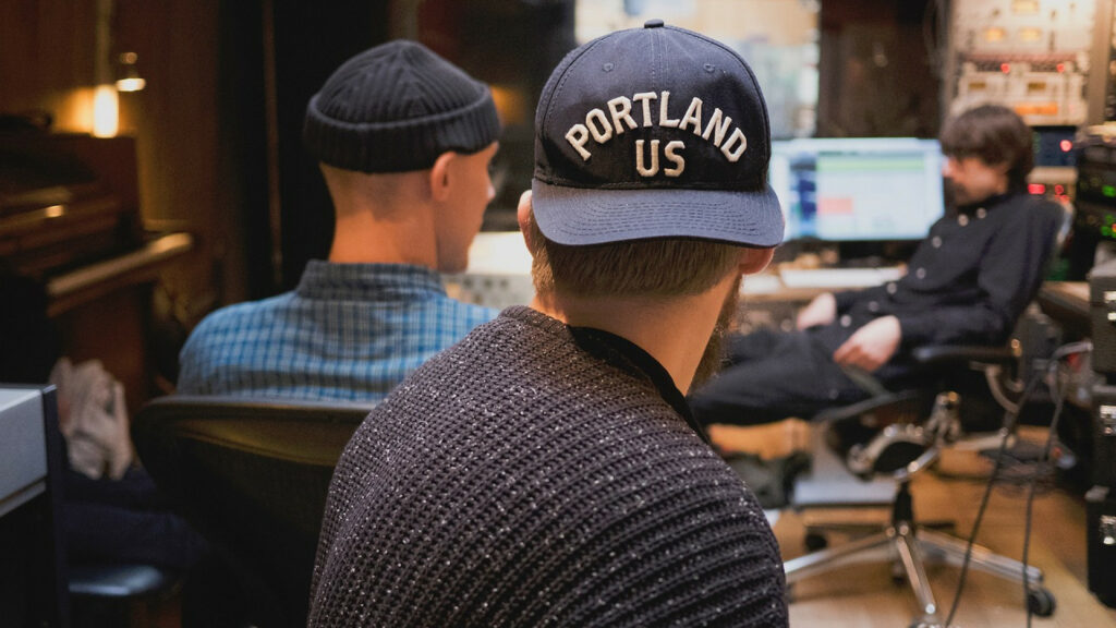 La snapback casquette, 3 idées de tenues pour bien la porter