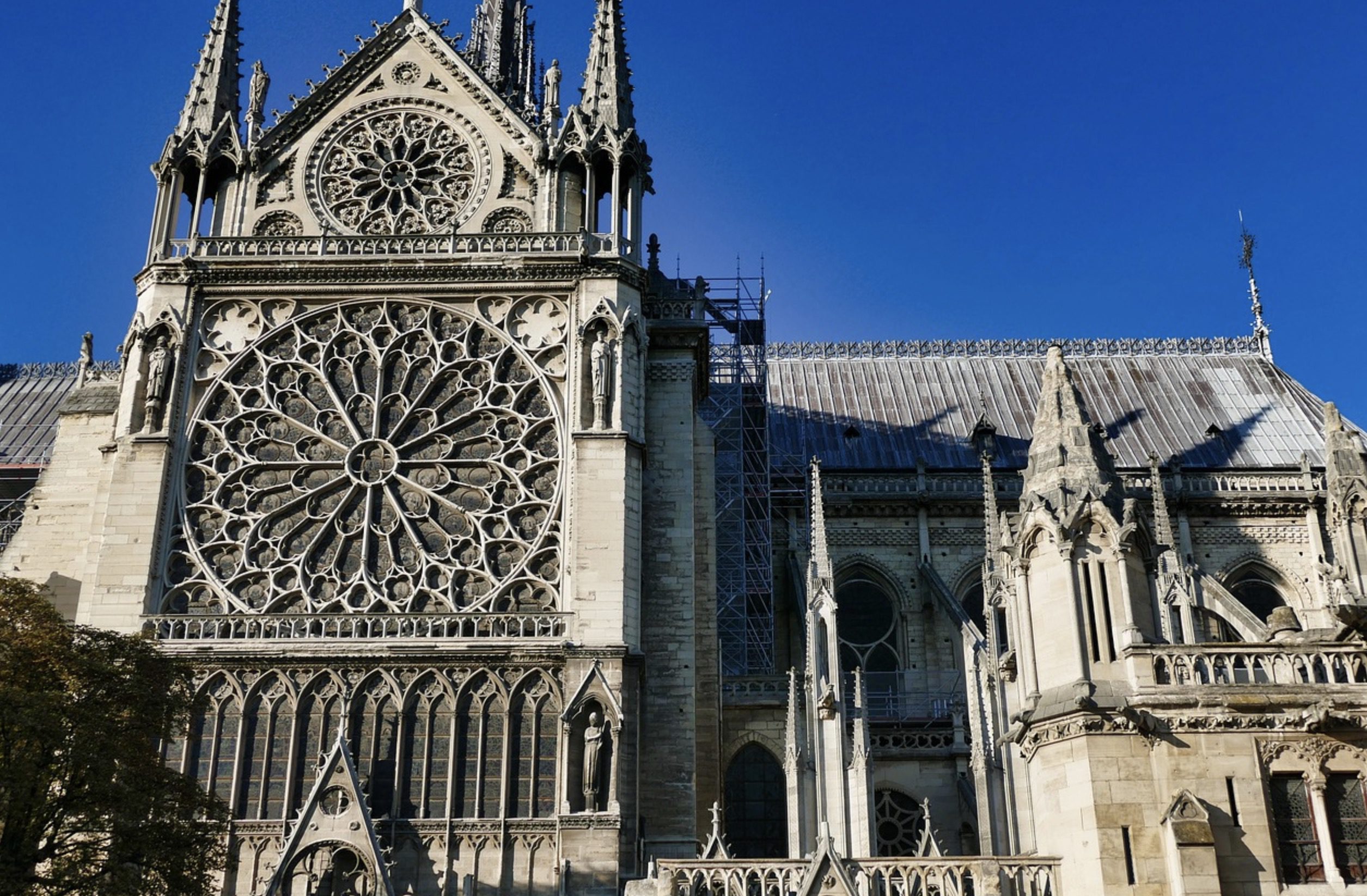 Notre Dame de Paris, un an après le drame, le chantier s’arrête