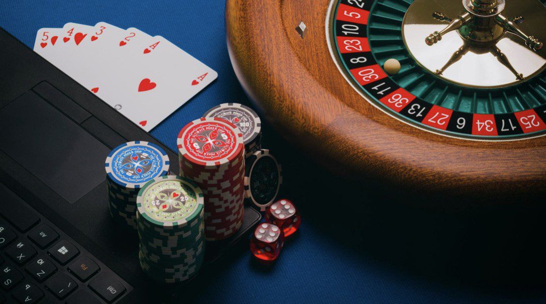 Les casinos en ligne sont-ils plus avantageux que les casinos traditionnels ?