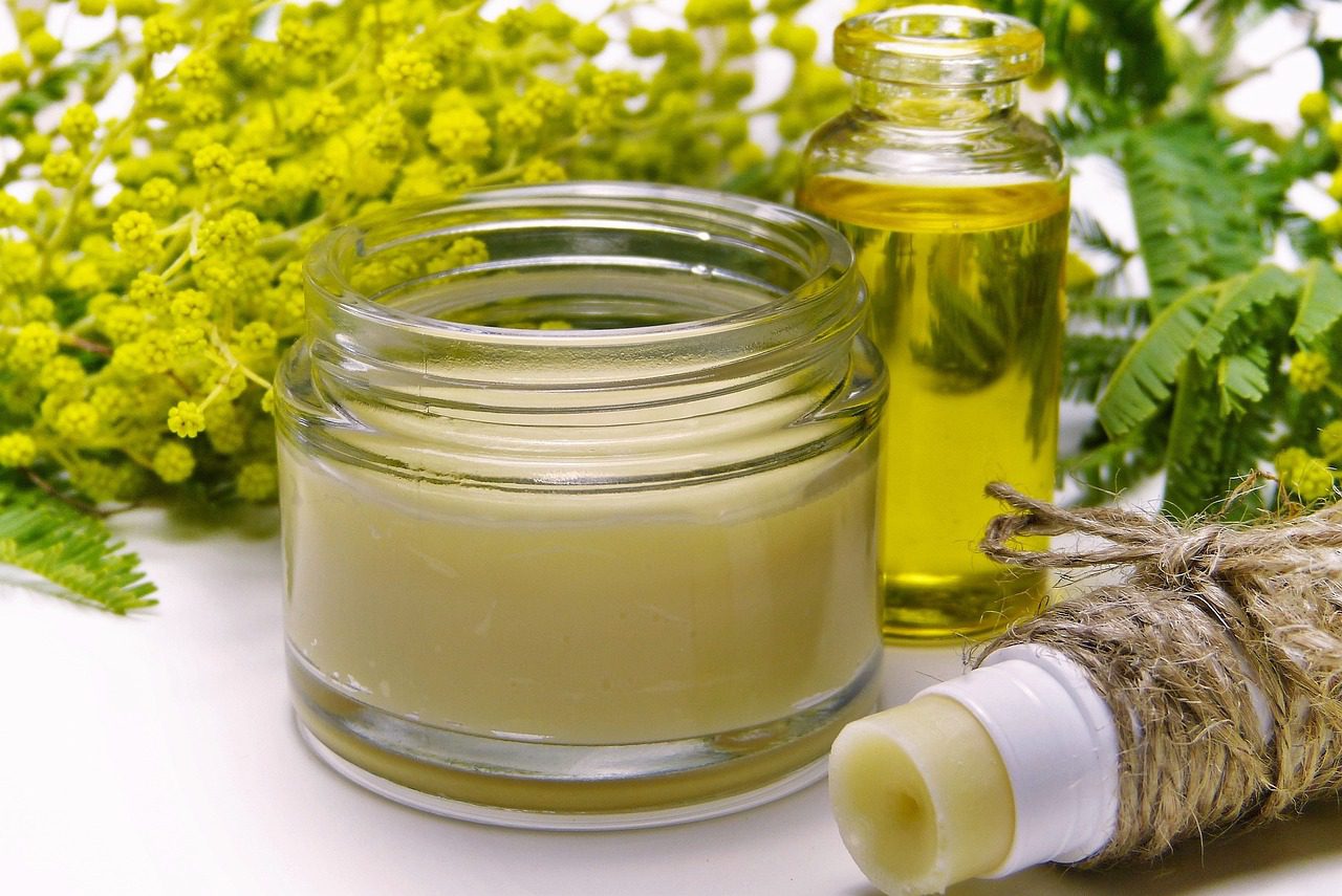 Faut-il choisir de l’huile d’argan ou le beurre de karité pour vos soins ?