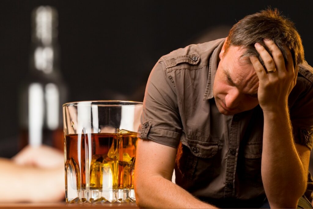 Consommation d’alcool en France : pourquoi les chiffres baissent mais inquiètent toujours ?