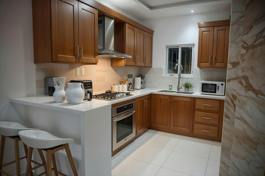 kitchenette compacte moderne avec évier rangements et plaque induction
