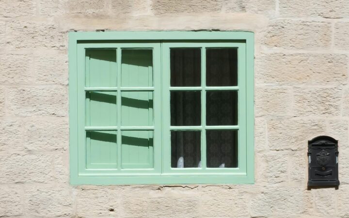 Poser une fenêtre PVC en rénovation sur un bâti existant, le guide pas à pas