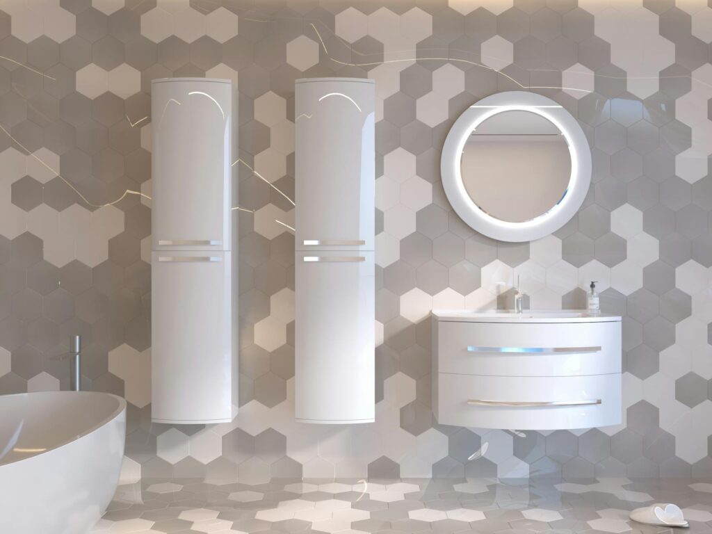 radiateur soufflant mural blanc installé dans une salle de bain moderne