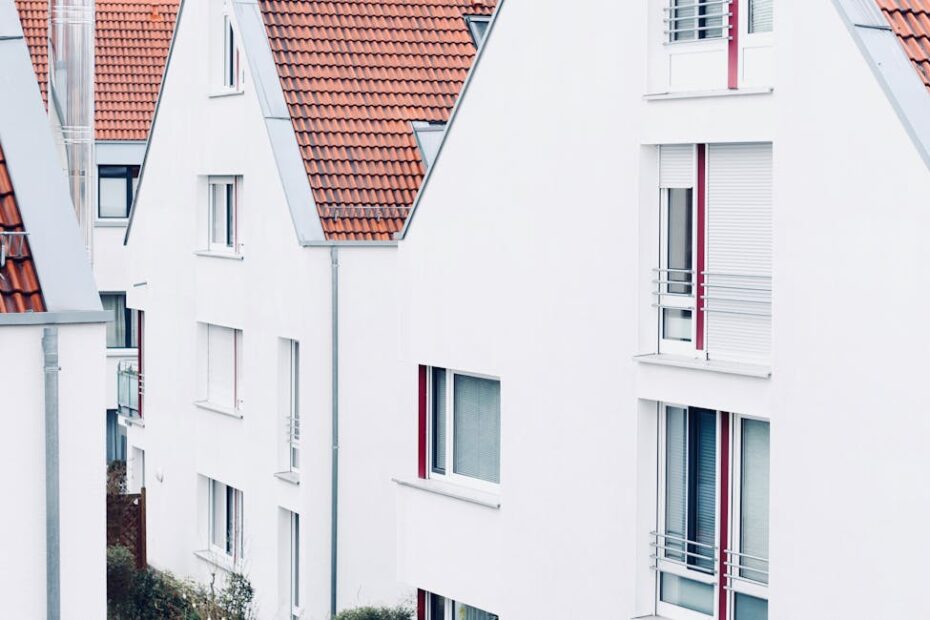 Façade de maison encrassée avant nettoyage au produit spécialisé extérieur