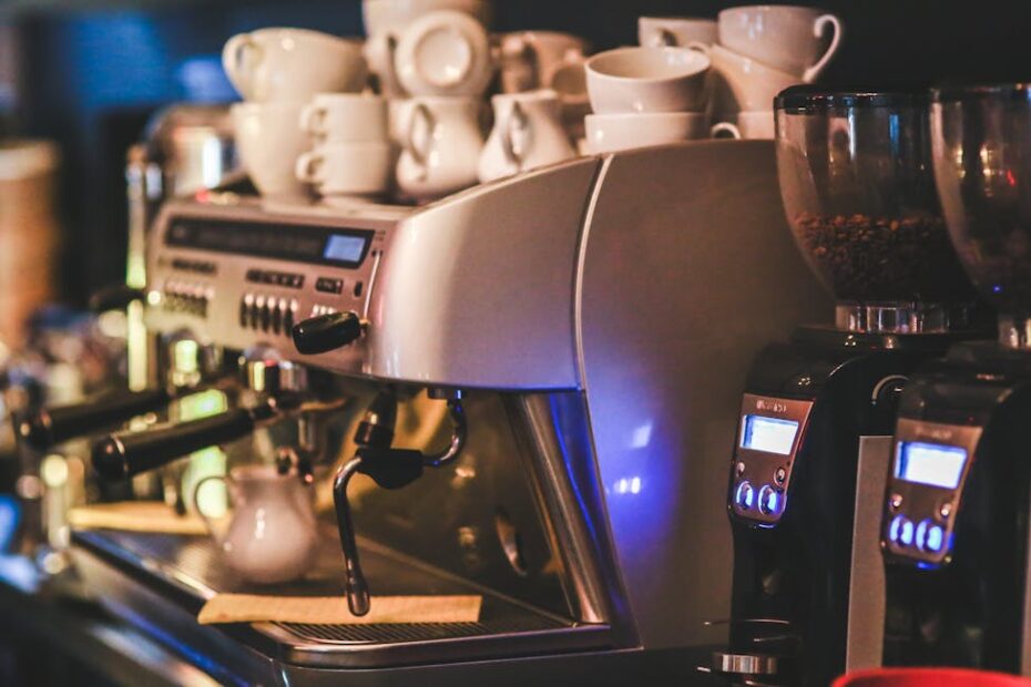 Machine à café Krups avec voyant Clean rouge clignotant sur plan de travail cuisine