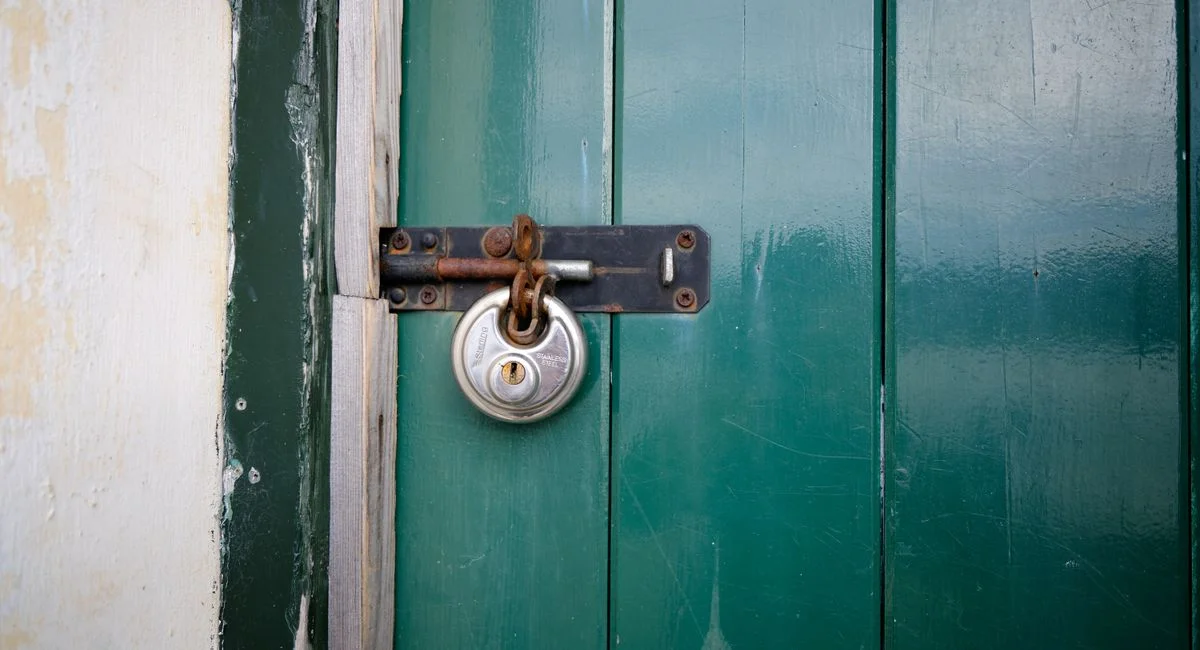 Illustration, serrure pour porte en verre